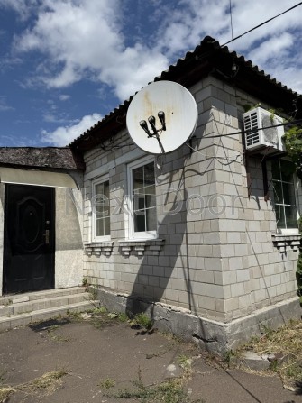 Продам будинок з фасадною земельною из ділянкою в центрі Борисполі! - фото 1