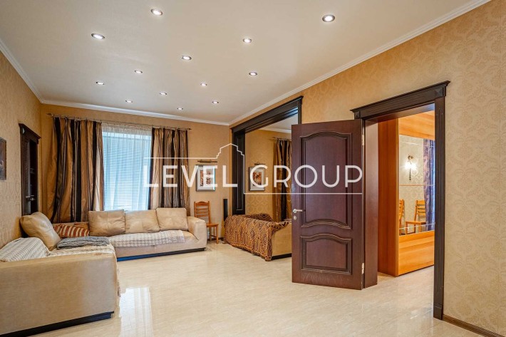 Пропонується до продажу будинок 191,5 м² у м. Бориспіль на великій зеленій ділянці 16 соток. - фото 1
