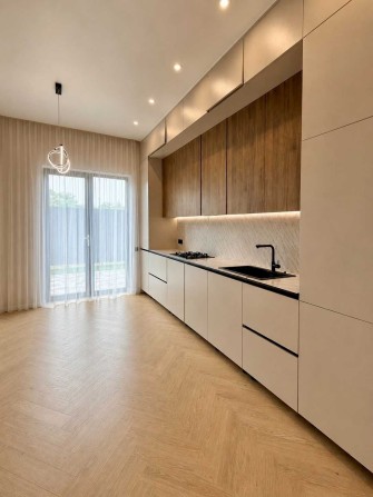 Терміновий продаж таунхаус з якісним новим ремонтом в Бучі - фото 1
