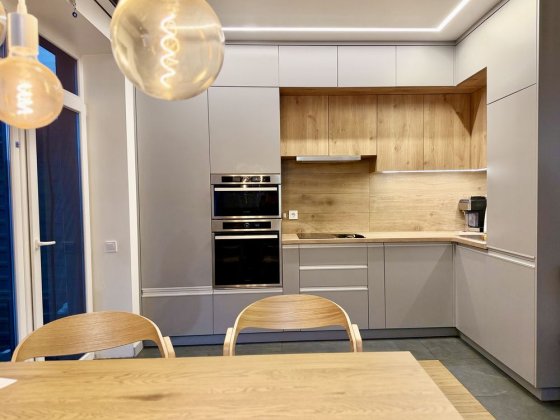 Кутовий таунхаус біля школи . Велика ділянка + автономність Буча
