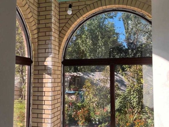 Просторий 3-поверховий будинок в Подільському районі