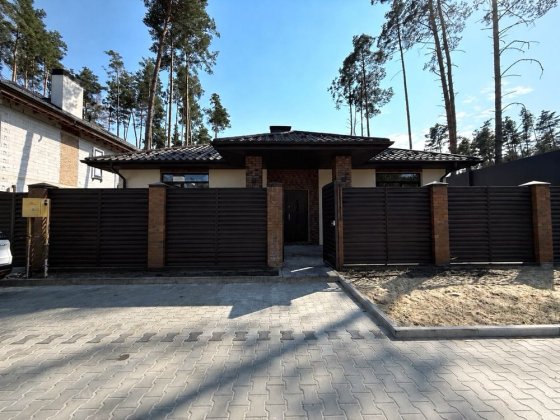 Одноповерховий будинок у Лісовій Бучі серед сосен, 4.7 сотки, газ, з керамоблоку Буча