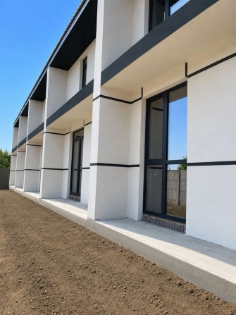 Продаж від забудовника сучасного будинку з центральними комунікаціями - фото 1