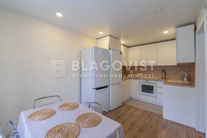 Продаж невеликого будинку  в центрі Києва вул. Уласа Самчука,35 - фото 1