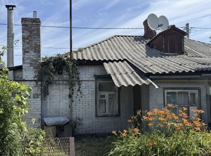 Продам 2/3 частини будинку в дуже гарному р-н міста - фото 1