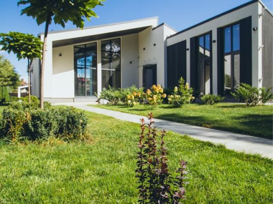 Продаж БУДИНКУ з басейном, 9 соток, DEYE , акумулятори, газ, новий ремонт. АВТОНОМНИЙ! Буча