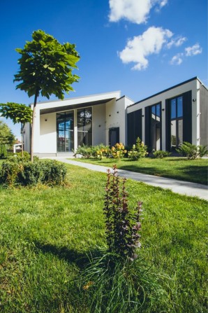 Продаж БУДИНКУ з басейном, 9 соток, DEYE , акумулятори, газ, новий ремонт. АВТОНОМНИЙ! Буча - фото 1