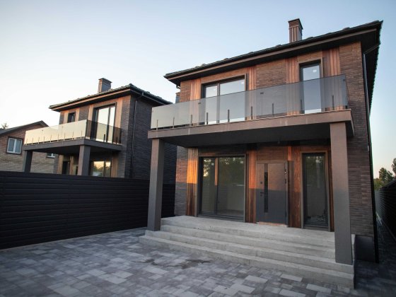 Продаж Будинку з підвалом в Києві біля метро Академмістечко