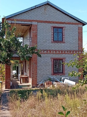 Карачуны добротная дача два этажа Печь ,вода ,свет можно жить круглый год - фото 1