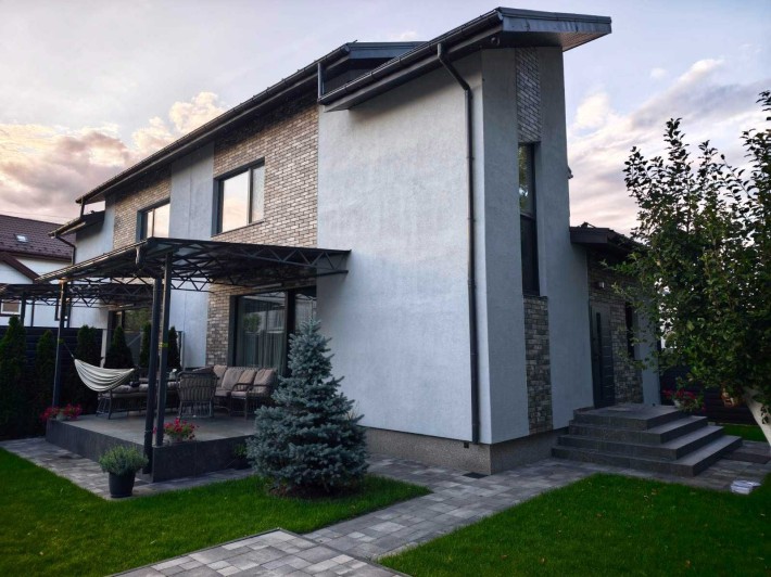 Продам будинок з  новим ремонтом, занось меблі та живи! - фото 1