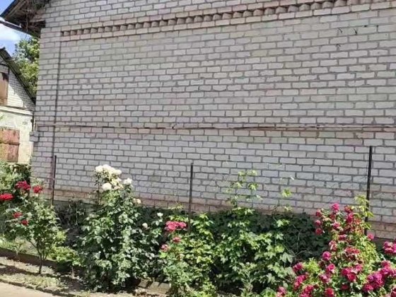 Продається 2-поверховий цегляний будинок у 15 хвилинах пішої прогулянки від площі Визволення Кривий Ріг