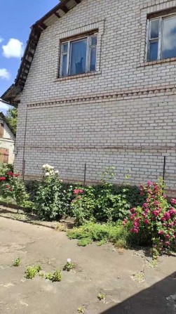 Продається 2-поверховий цегляний будинок у 15 хвилинах пішої прогулянки від площі Визволення - фото 1