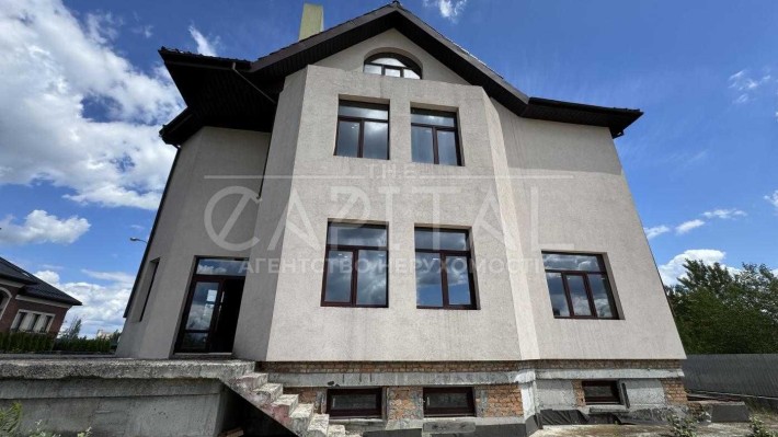 Продаж БЕЗ КОМІСІЇ  будинку 456 м2 село Троещина закрите КМ, ГАЗ, підвал, біля озера, гараж, 10 сото - фото 1