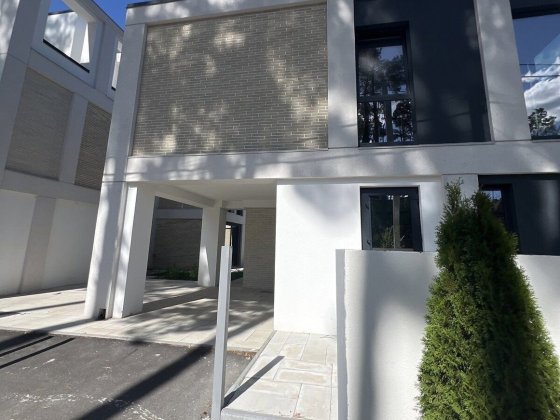 Унікальний таунхаус з керамоблоку, утеплений мін.ватою, з терасою, з газовим опаленням, унікальний п Ірпінь