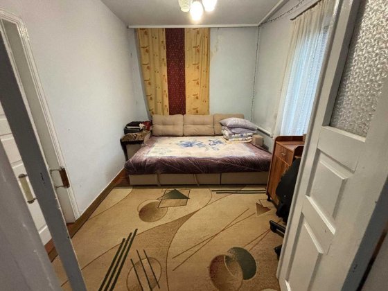 Пародю 1-поверховий цегляний будинок у місті Хмельницькому, район Дубово. Хмельницкий