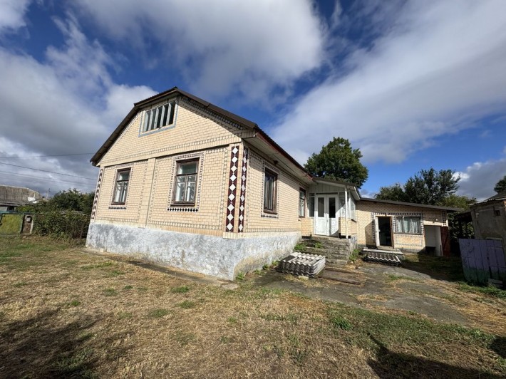 Продам добротний цегляний булинок в селі Кузьмин, поруч місто Красилів - фото 1