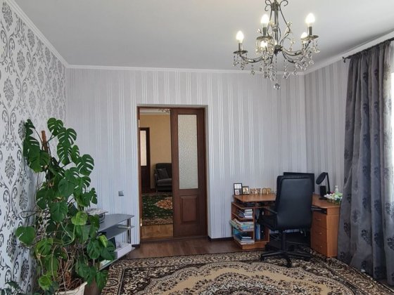 Великий будинок з ремонтом в зеленому районі міста 33997 Хмельницкий