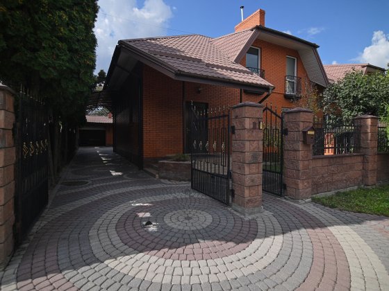 Будинок район Ліній "Заходь і живи"