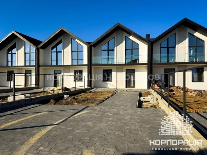 Сучасний таунхаус 125 м² з панорамними вікнами у затишному районі Садо - фото 1