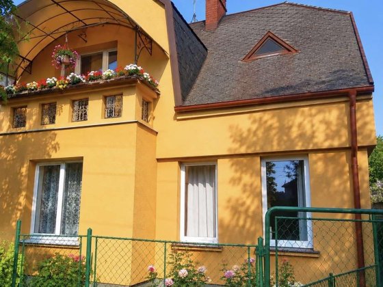 Частина напівособняка у центрі Ужгорода з власним гаражем та земельною ділянкою Ужгород
