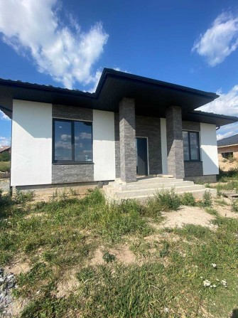 Продам сучасний будинок після забудовника, 3 кімнати, ділянка 6 соток - фото 1
