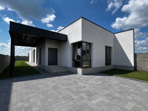 Продам сучасний котедж після забудовника, 133 м², 4.6 сотки Ровно