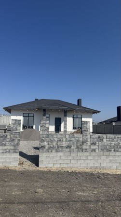Будинок з усіма чорновими роботами -2 км від міста - фото 1