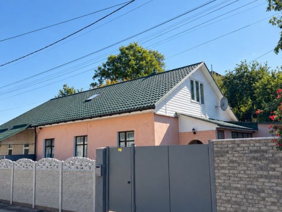 Продам будинок. Частину будинку, площею 87м в центрі міста. Чернігів