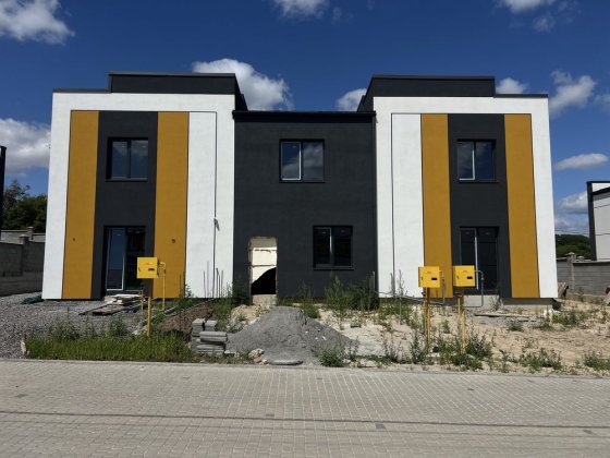 Продам котедж з міськими комунікаціями + газ , район Ювілейний , позаду Дріади , район авторинок , б Рівне