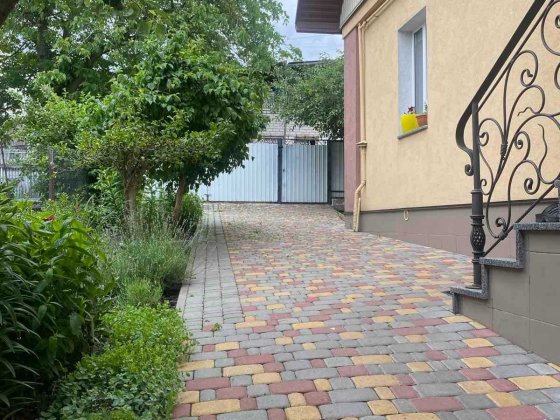 Продам або обміняю  частину будинку з зручностями і  окремим двором на 2-х кім квартиру Житомир