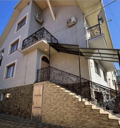 Продається триповерховий будинок площею 300 м² - фото 1