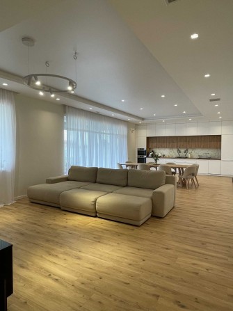 Продаж будинку 200 м² з ремонтом, 25 сотих — Великий Луг - фото 1