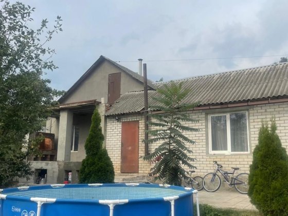 Продам пол дома.Хозяин. Харків