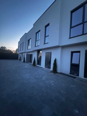 Продаж таунхаусів з центральними комунікаціями! - фото 1