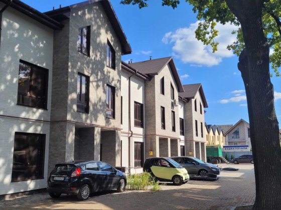 Продаж Таун-Хаус Петропавлівська Борщагівка вул. Мальовнича