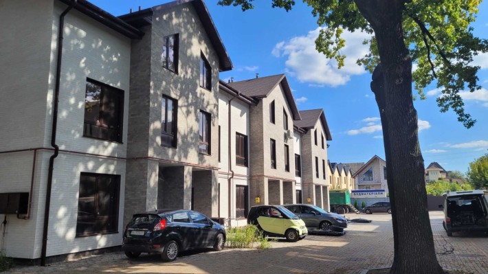 Продаж Таун-Хаус Петропавлівська Борщагівка вул. Мальовнича - фото 1