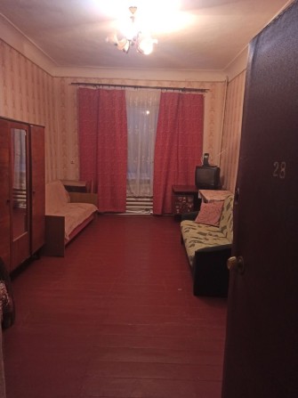 Продається велика світла кімната в затишному  гуртожитку - фото 1