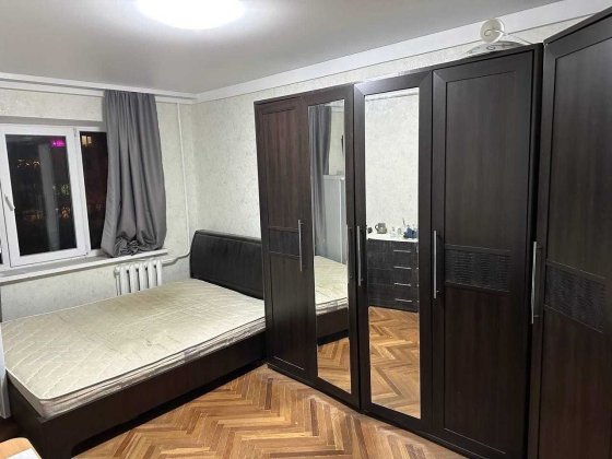 Продається 1\2 частка у 2-х кімнатній квартирі по вул. Юності Київ