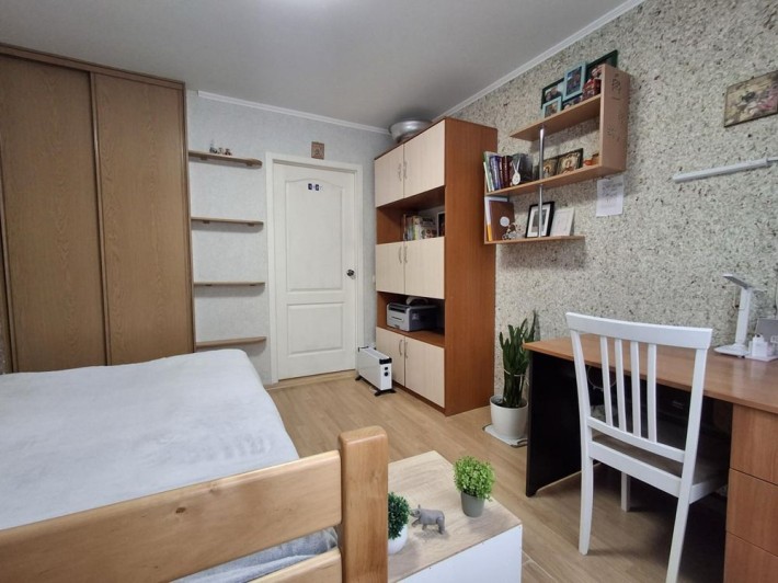 Кімната 17,3 м² у квартирі сімейного типу | Власний санвузол - фото 1