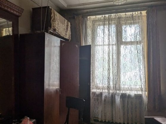 Продаж 2 кімнат в трикімнатній квартирі Полтава