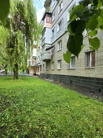 Кімната в гуртожитку з ремонтом та меблями | вул. Охтирська - фото 1