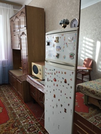 Продам затишну кімнату в центрі міста (район магазину "Прогрес"). З меблями, технікою. Все є, все по - фото 1