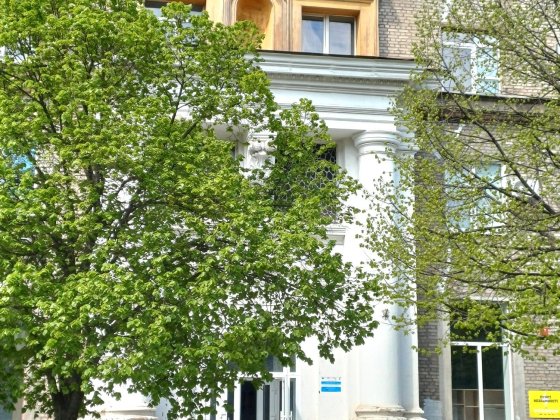 Комната 17,9 м*2. Сталеваров 8 . Свободна. Торг. Запорожье