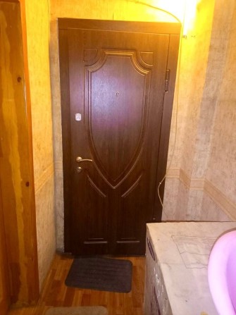 Кімната у комунальній квартирі на Жоліо Кюрі - фото 1