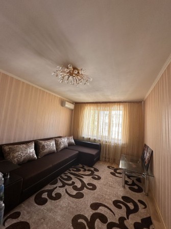 Продам светлую комнату 18 м² с евроремонтом в центре! Блочная система. - фото 1