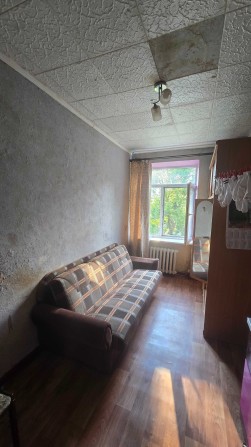 Продам кімнат , гостінку . Бібліка , 25.  Дім по типу " Тітанік " - фото 1