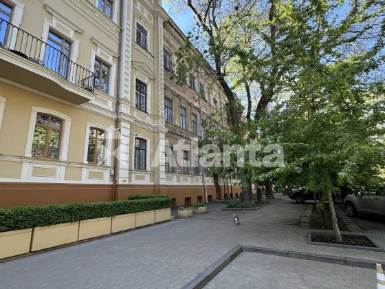 Две Комнаты в Коммуне со Своим Санузлом и Кухней Центр Дворянская Одесса