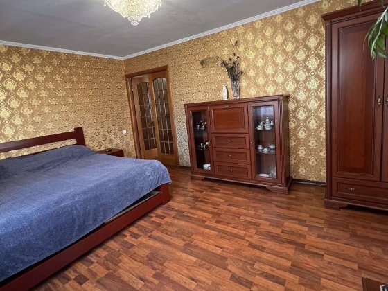 Продаж 3-к квартири вул. Єреванська 28 Київ