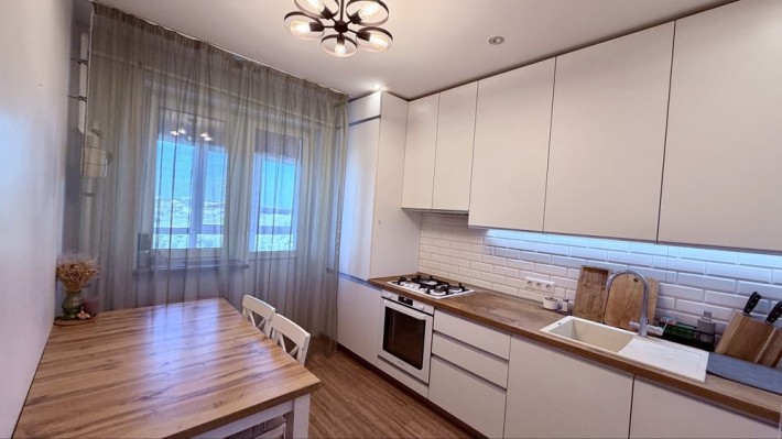 Оренда просторої 2-кімнатної квартири 87 м² біля Бучанського парку - фото 1