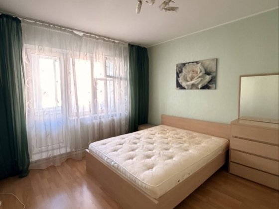 Оренда 3 к квартири вул. Володимира Момота, 44